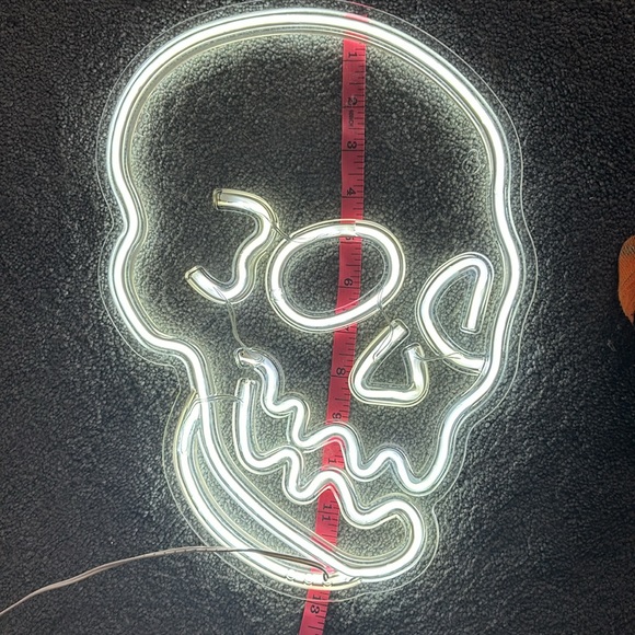 LED Skull - Picture 5 of 5